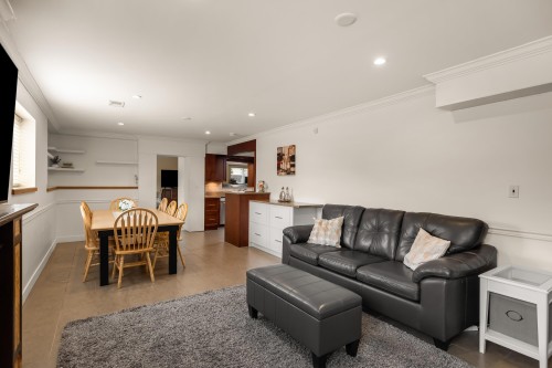 2515 45Th Avenue E, Vancouver, BC - Indoor Photo Showing Living Room