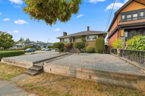 2515 45Th Avenue E, Vancouver, BC - Outdoor