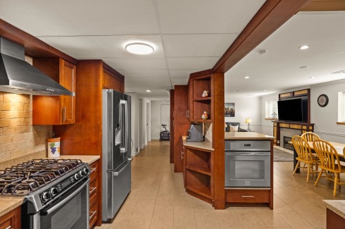 2515 45Th Avenue E, Vancouver, BC - Indoor Photo Showing Kitchen