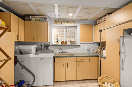 2515 45Th Avenue E, Vancouver, BC - Indoor Photo Showing Laundry Room