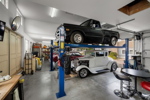 2515 45Th Avenue E, Vancouver, BC - Indoor Photo Showing Garage