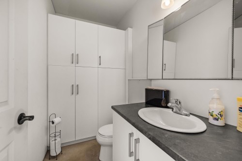 2515 45Th Avenue E, Vancouver, BC - Indoor Photo Showing Bathroom