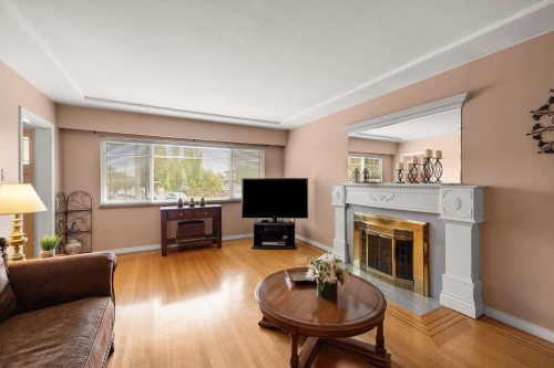 2515 45Th Avenue E, Vancouver, BC - Indoor Photo Showing Living Room With Fireplace