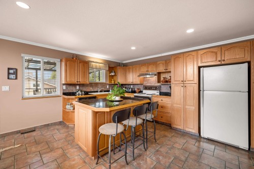 2515 45Th Avenue E, Vancouver, BC - Indoor Photo Showing Kitchen