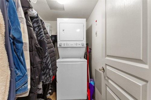 307-9298 University Crescent, Burnaby, BC - Indoor Photo Showing Laundry Room
