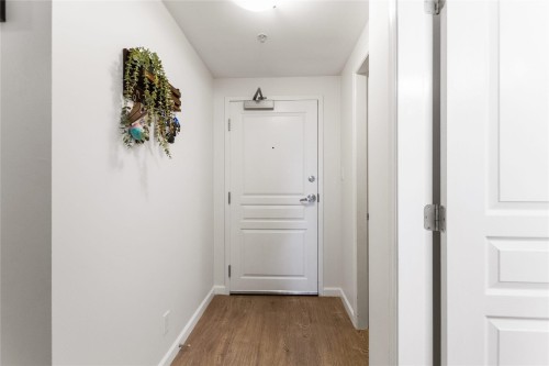307-9298 University Crescent, Burnaby, BC - Indoor Photo Showing Other Room