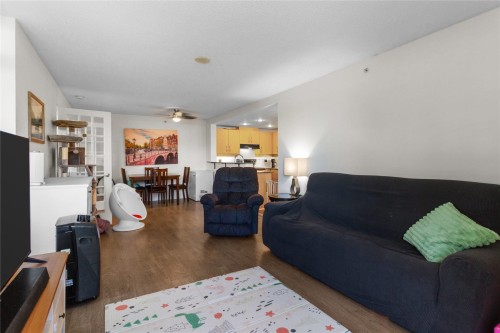 307-9298 University Crescent, Burnaby, BC - Indoor Photo Showing Living Room