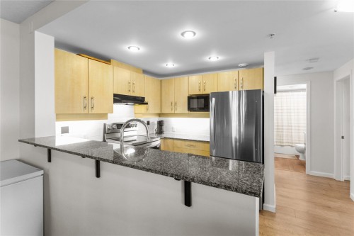 307-9298 University Crescent, Burnaby, BC - Indoor Photo Showing Kitchen
