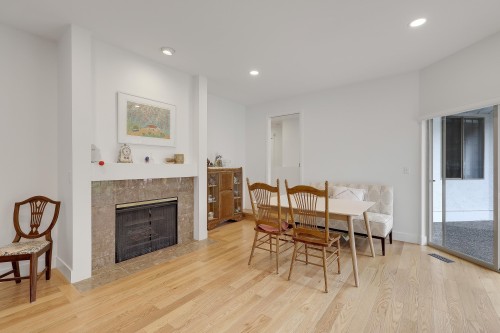 907 Sprice Avenue, Coquitlam, BC - Indoor With Fireplace