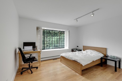 907 Sprice Avenue, Coquitlam, BC - Indoor Photo Showing Bedroom