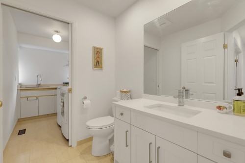 907 Sprice Avenue, Coquitlam, BC - Indoor Photo Showing Bathroom