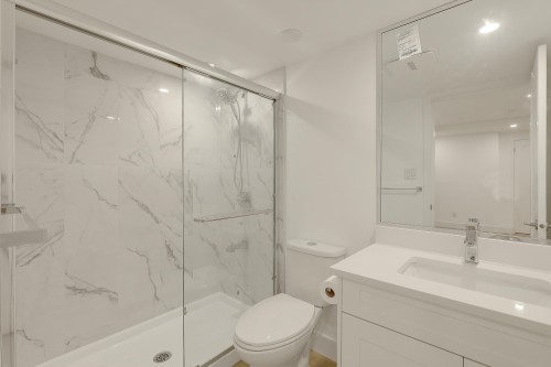 907 Sprice Avenue, Coquitlam, BC - Indoor Photo Showing Bathroom