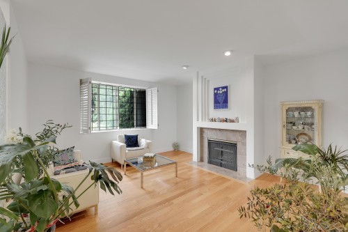 907 Sprice Avenue, Coquitlam, BC - Indoor Photo Showing Living Room With Fireplace