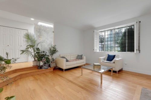 907 Sprice Avenue, Coquitlam, BC - Indoor Photo Showing Living Room