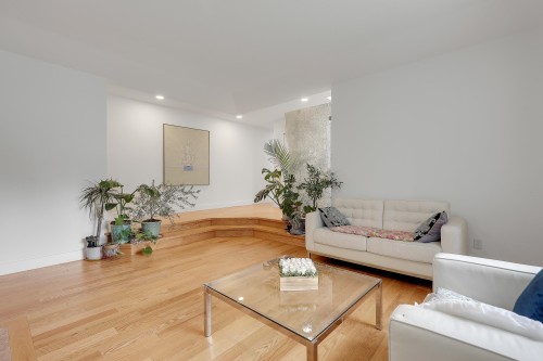 907 Sprice Avenue, Coquitlam, BC - Indoor Photo Showing Living Room