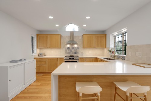 907 Sprice Avenue, Coquitlam, BC - Indoor Photo Showing Kitchen With Upgraded Kitchen