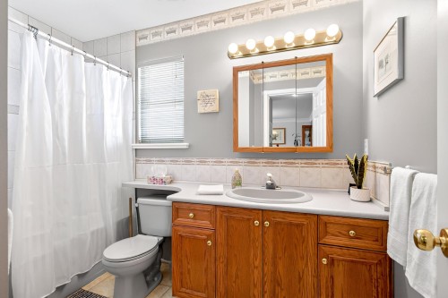 1056 Walls Avenue, Coquitlam, BC - Indoor Photo Showing Bathroom