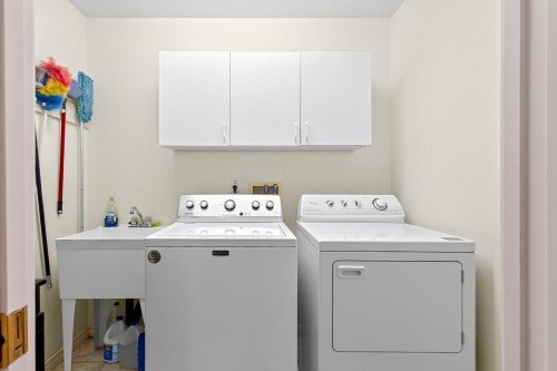 1056 Walls Avenue, Coquitlam, BC - Indoor Photo Showing Laundry Room