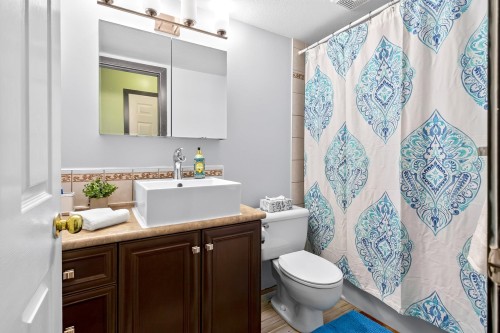 1056 Walls Avenue, Coquitlam, BC - Indoor Photo Showing Bathroom