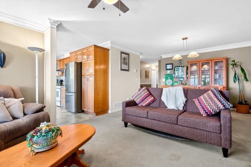 1056 Walls Avenue, Coquitlam, BC - Indoor Photo Showing Living Room