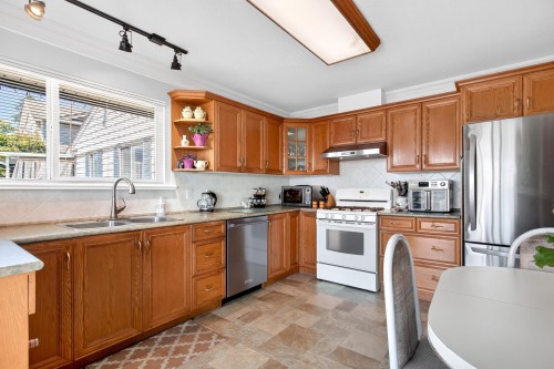 1056 Walls Avenue, Coquitlam, BC - Indoor Photo Showing Kitchen With Double Sink