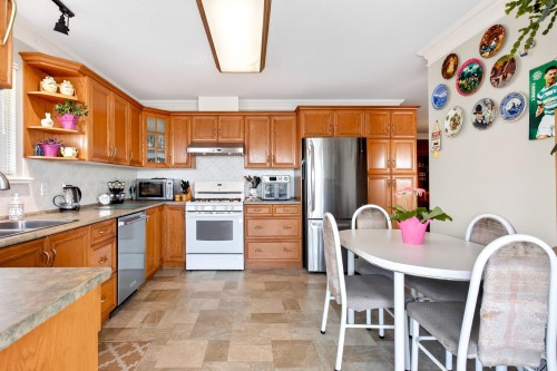 1056 Walls Avenue, Coquitlam, BC - Indoor Photo Showing Kitchen