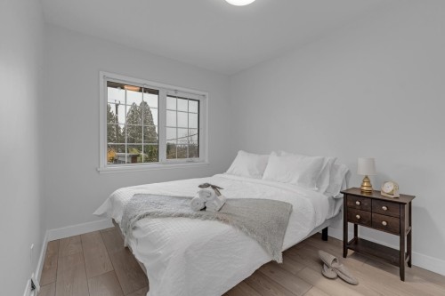 409 27Th Street W, North Vancouver, BC - Indoor Photo Showing Bedroom