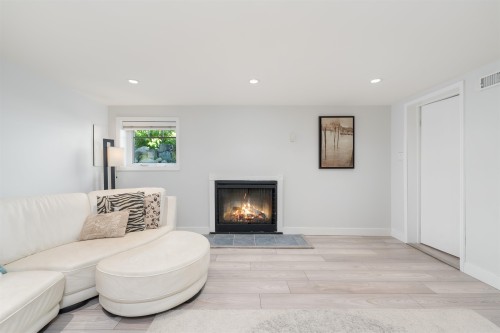 409 27Th Street W, North Vancouver, BC - Indoor Photo Showing Living Room With Fireplace