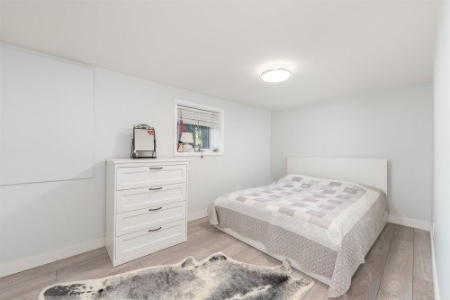 409 27Th Street W, North Vancouver, BC - Indoor Photo Showing Bedroom