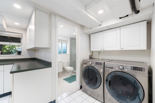409 27Th Street W, North Vancouver, BC - Indoor Photo Showing Laundry Room