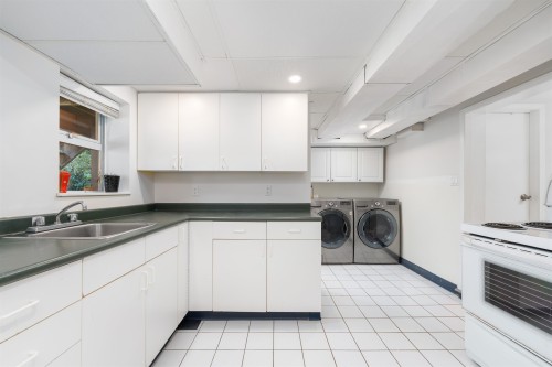 409 27Th Street W, North Vancouver, BC - Indoor