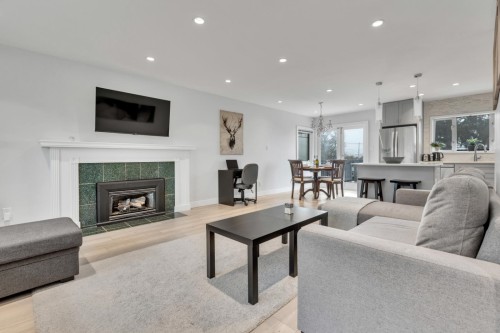 409 27Th Street W, North Vancouver, BC - Indoor Photo Showing Living Room With Fireplace