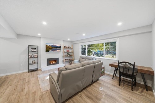 11628 River Wynd, Maple Ridge, BC - Indoor Photo Showing Living Room With Fireplace