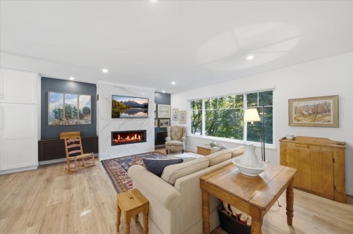 11628 River Wynd, Maple Ridge, BC - Indoor Photo Showing Living Room With Fireplace