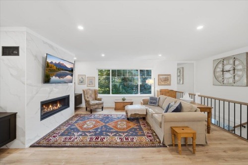 11628 River Wynd, Maple Ridge, BC - Indoor Photo Showing Living Room With Fireplace