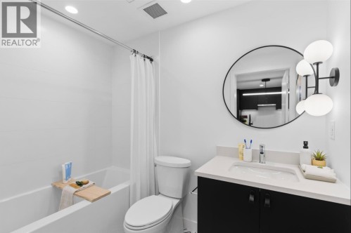 413-1680 12Th Avenue E, Vancouver, BC - Indoor Photo Showing Bathroom