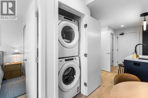 413-1680 12Th Avenue E, Vancouver, BC - Indoor Photo Showing Laundry Room