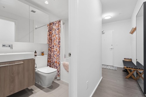 5708-1955 Alpha Way, Burnaby, BC - Indoor Photo Showing Bathroom