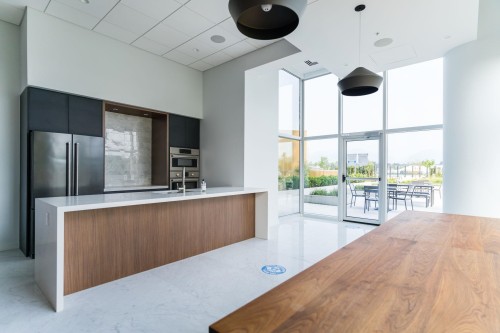5708-1955 Alpha Way, Burnaby, BC - Indoor Photo Showing Kitchen