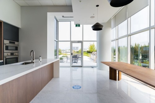 5708-1955 Alpha Way, Burnaby, BC - Indoor Photo Showing Kitchen