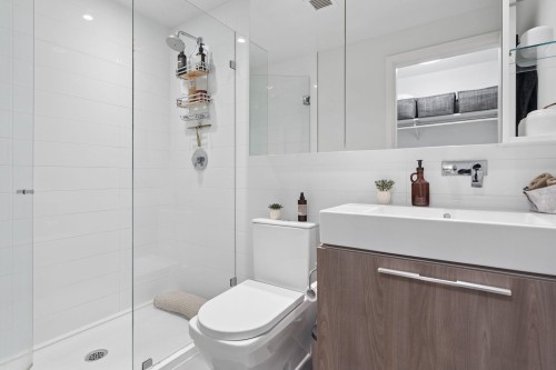 5708-1955 Alpha Way, Burnaby, BC - Indoor Photo Showing Bathroom