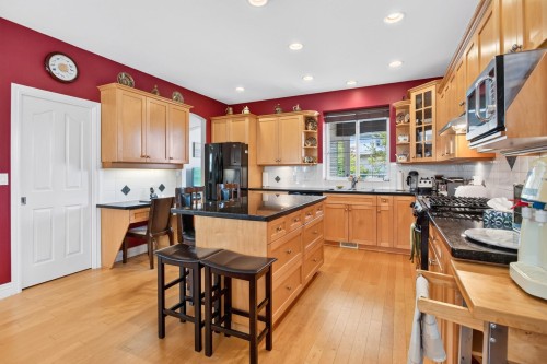 1708 Paddock Drive, Coquitlam, BC - Indoor Photo Showing Kitchen With Double Sink