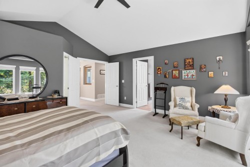 1708 Paddock Drive, Coquitlam, BC - Indoor Photo Showing Bedroom