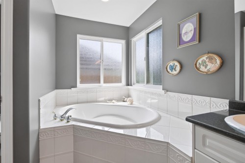 1708 Paddock Drive, Coquitlam, BC - Indoor Photo Showing Bathroom