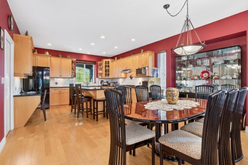 1708 Paddock Drive, Coquitlam, BC - Indoor Photo Showing Dining Room