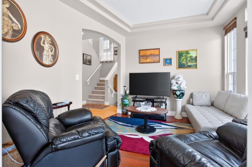 1708 Paddock Drive, Coquitlam, BC - Indoor Photo Showing Living Room
