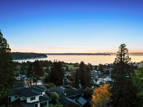 1066 Fulton Avenue  West Vancouver, BC V7T 1N2