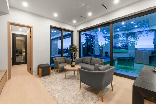1066 Fulton Avenue, West Vancouver, BC - Indoor Photo Showing Other Room