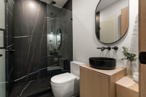 1066 Fulton Avenue, West Vancouver, BC - Indoor Photo Showing Bathroom