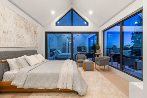 1066 Fulton Avenue, West Vancouver, BC - Indoor Photo Showing Bedroom